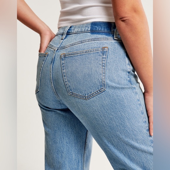 Abercrombie & Fitch The Baggy Low Rise Curve Love Light Wash Raw Hem Size 32|14L - Picture 7 of 11